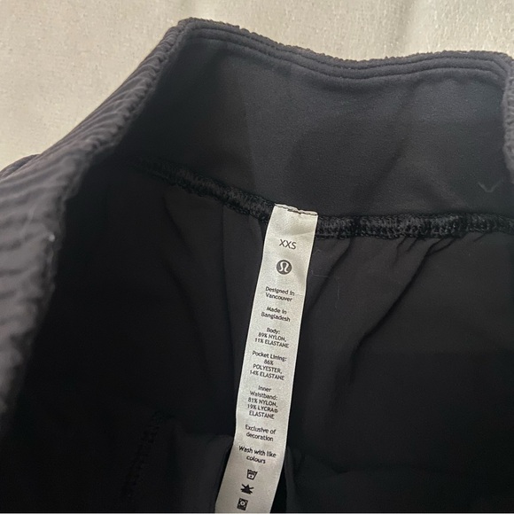 New! Lululemon Stretch Woven Relaxed-Fit High-Rise Short 4" Black 2315 - Picture 9 of 13